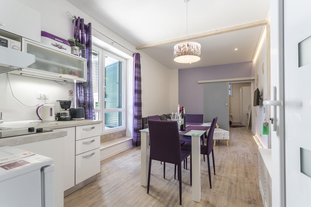 Apartments Lavanda & Rozmarin สปลิท ภายนอก รูปภาพ