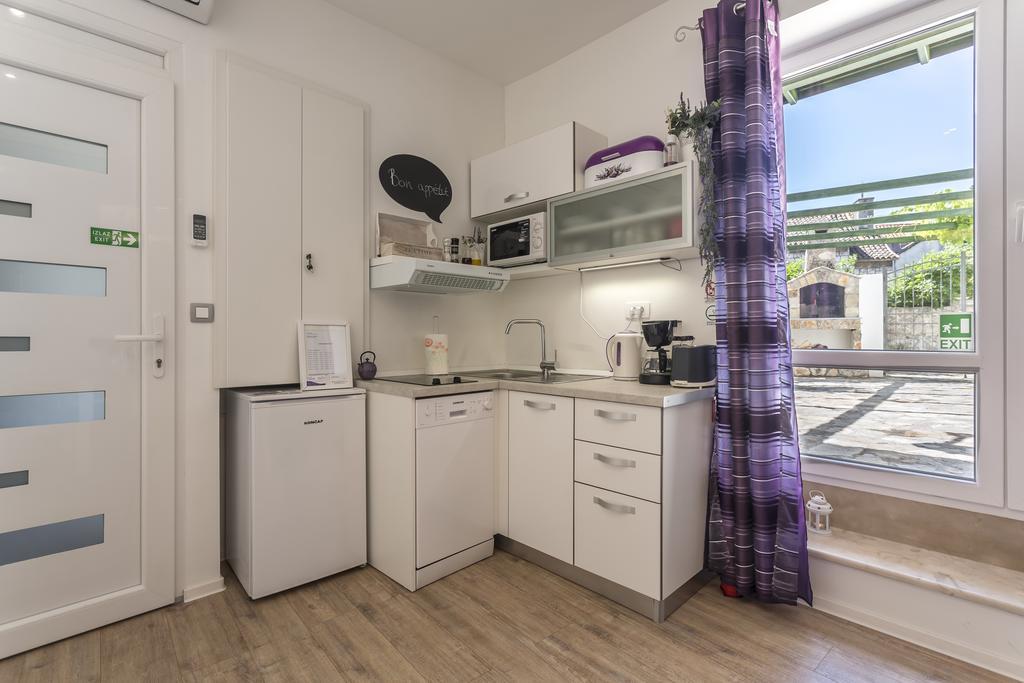 Apartments Lavanda & Rozmarin สปลิท ภายนอก รูปภาพ