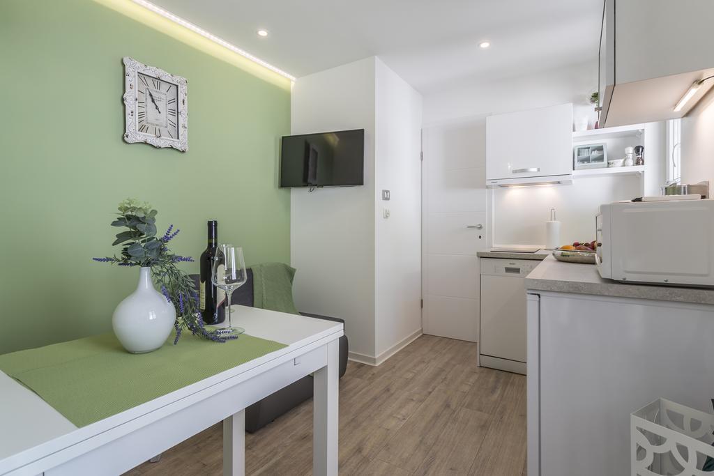 Apartments Lavanda & Rozmarin สปลิท ภายนอก รูปภาพ