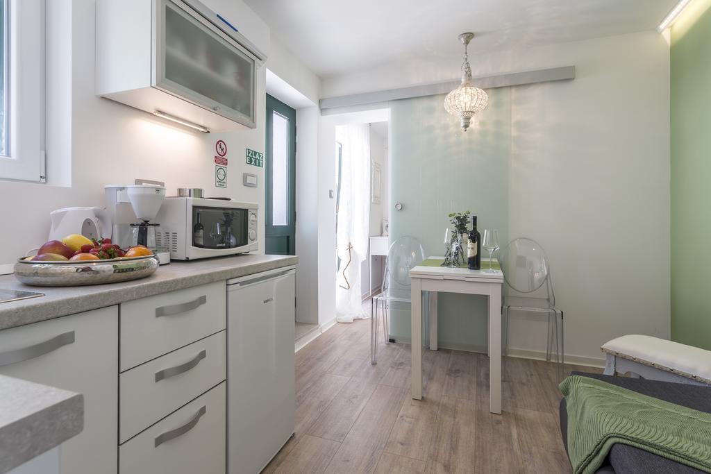 Apartments Lavanda & Rozmarin สปลิท ภายนอก รูปภาพ